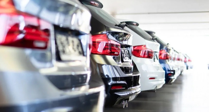 Gobierno elimina trámites burocráticos para venta de autos: 