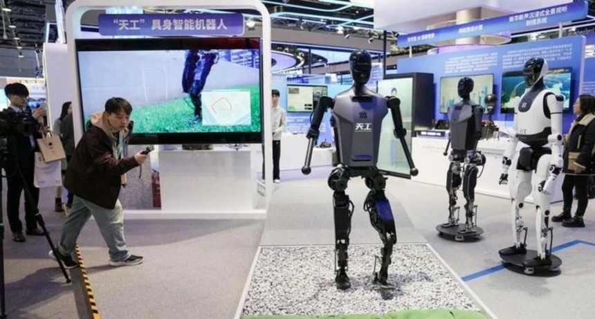 Robots humanoides chinos ya trabajan en comercios y fábricas