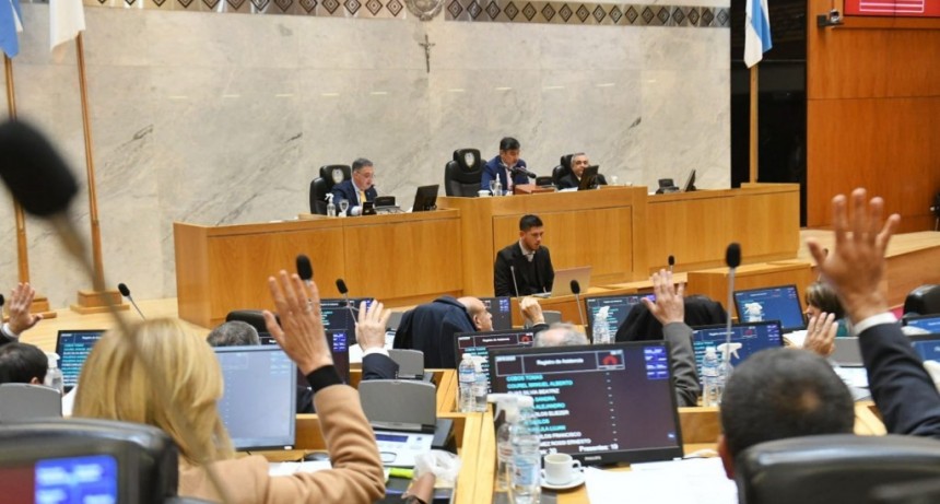 La Legislatura tucumana aprueba paquete de leyes clave en extensa sesión