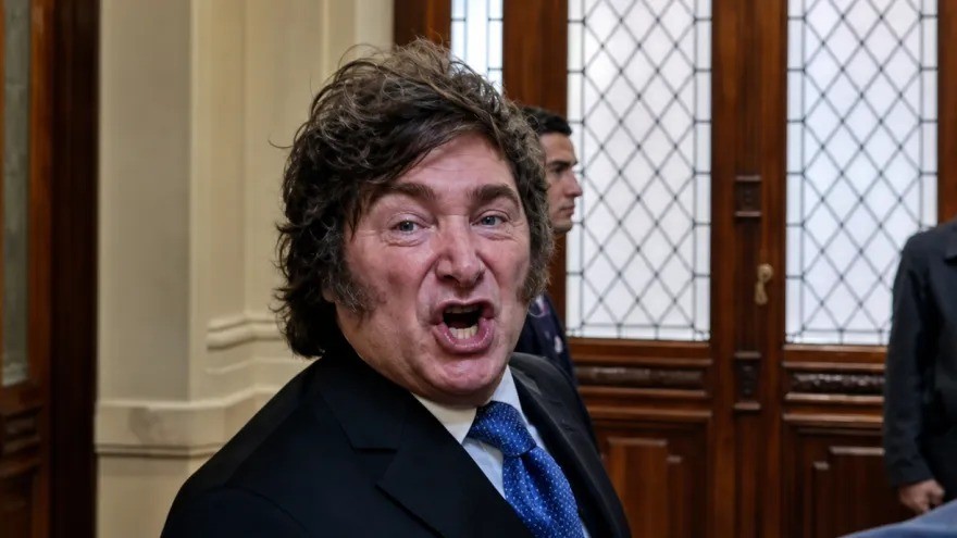 Milei, contra "el chanter&iacute;o local": la oferta monetaria argentina se contrae 11% y el mandatario lo celebra