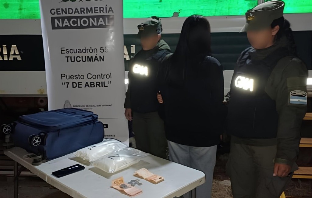 Doble fondo con coca&iacute;na: una mujer fue detenida en un control de Gendarmer&iacute;a en Tucum&aacute;n