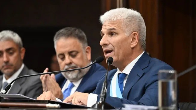 Poggi pide la renuncia a todo su Gabinete y anuncia un recorte del 30% de los cargos p&uacute;blicos en San Luis