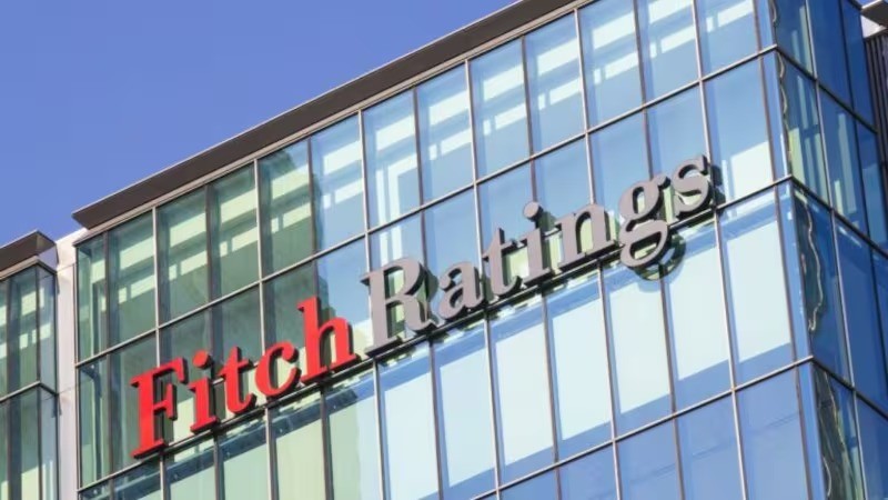 Argentina sube su calificaci&oacute;n crediticia a B- seg&uacute;n Fitch, que destaca reformas y reservas