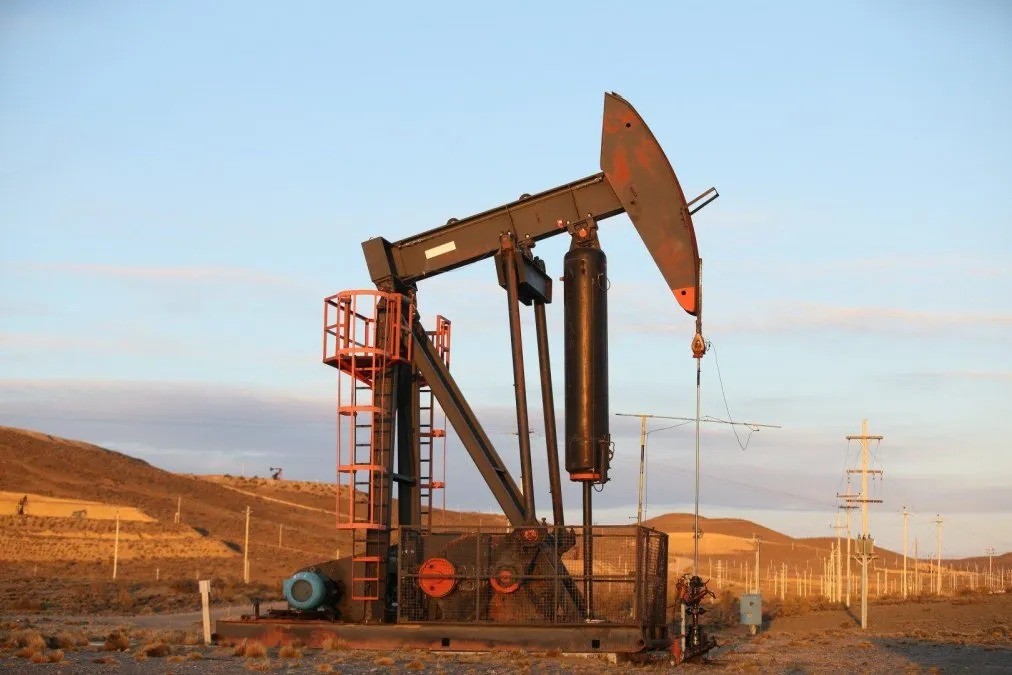 Chevron invertir&aacute; m&aacute;s de US$10.000 millones en Argentina bajo el RIGI, anunci&oacute; Caputo desde EE.UU.