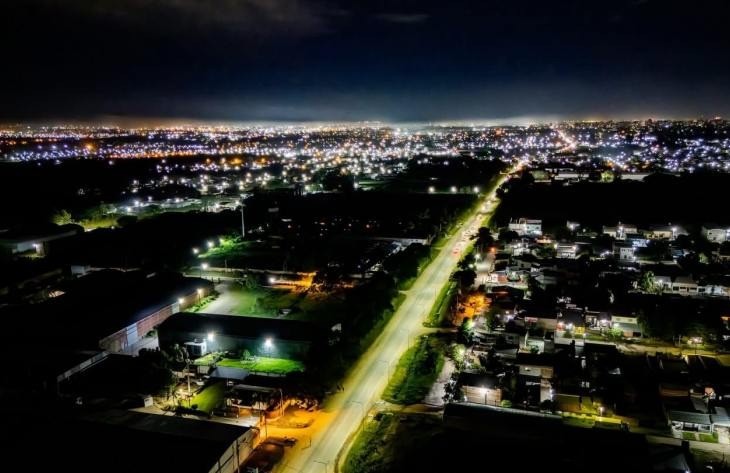 Instalan luminarias LED en la Ruta 305 de Las Talitas: la obra estar&aacute; terminada el martes y mejorar&aacute; la seguridad de los conductores