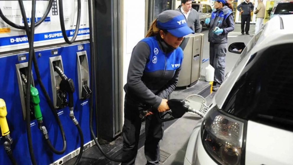 YPF congela los combustibles por 45 d&iacute;as m&aacute;s y aplica una suba simb&oacute;lica del 1% desde el jueves