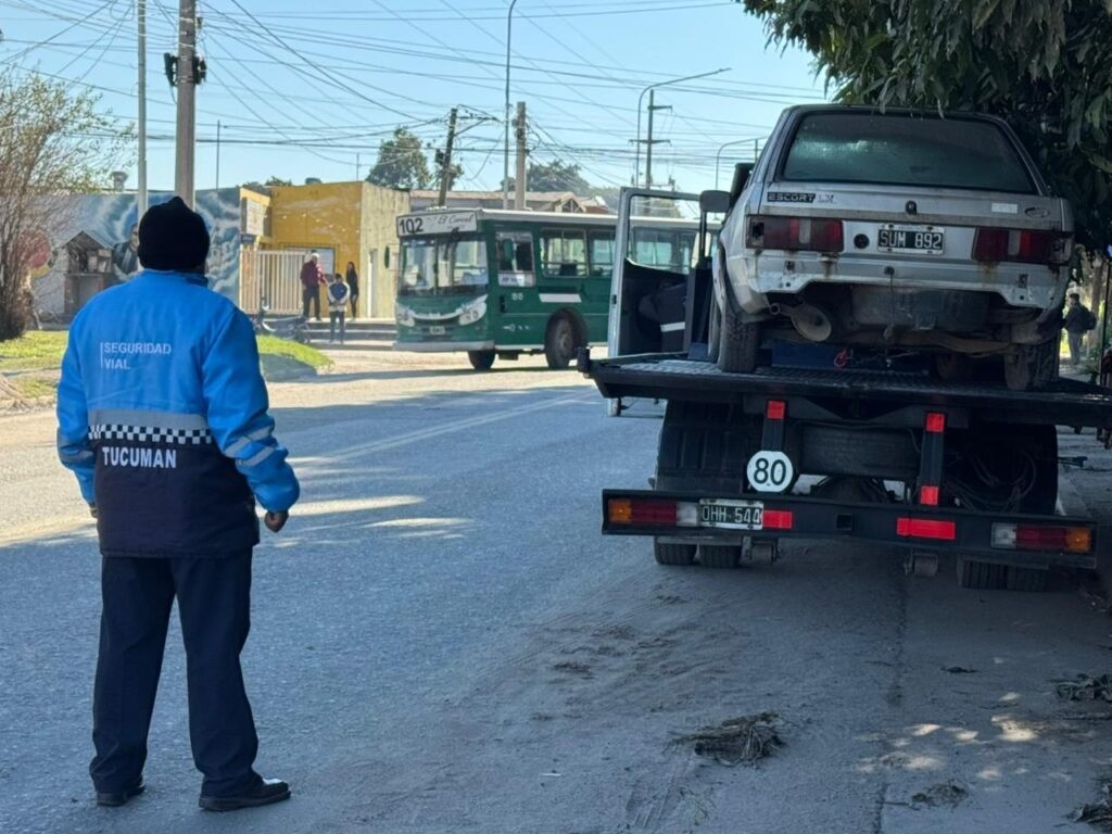 Banda del R&iacute;o Sal&iacute;: retiraron un veh&iacute;culo mal estacionado en la Ruta 306 que obstru&iacute;a la visibilidad y generaba riesgo