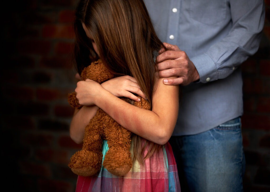 Proyecto de ley: las v&iacute;ctimas de abuso sexual infantil podr&aacute;n borrar el apellido del padre agresor sin otro juicio