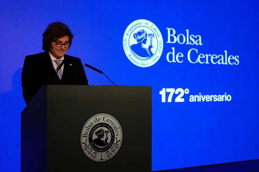 Javier Milei confirm&oacute; bajas de retenciones al trigo, la soja y la cebada hasta 2028 y elimin&oacute; el derecho de exportaci&oacute;n para autos y petroqu&iacute;mica por un a&ntilde;o