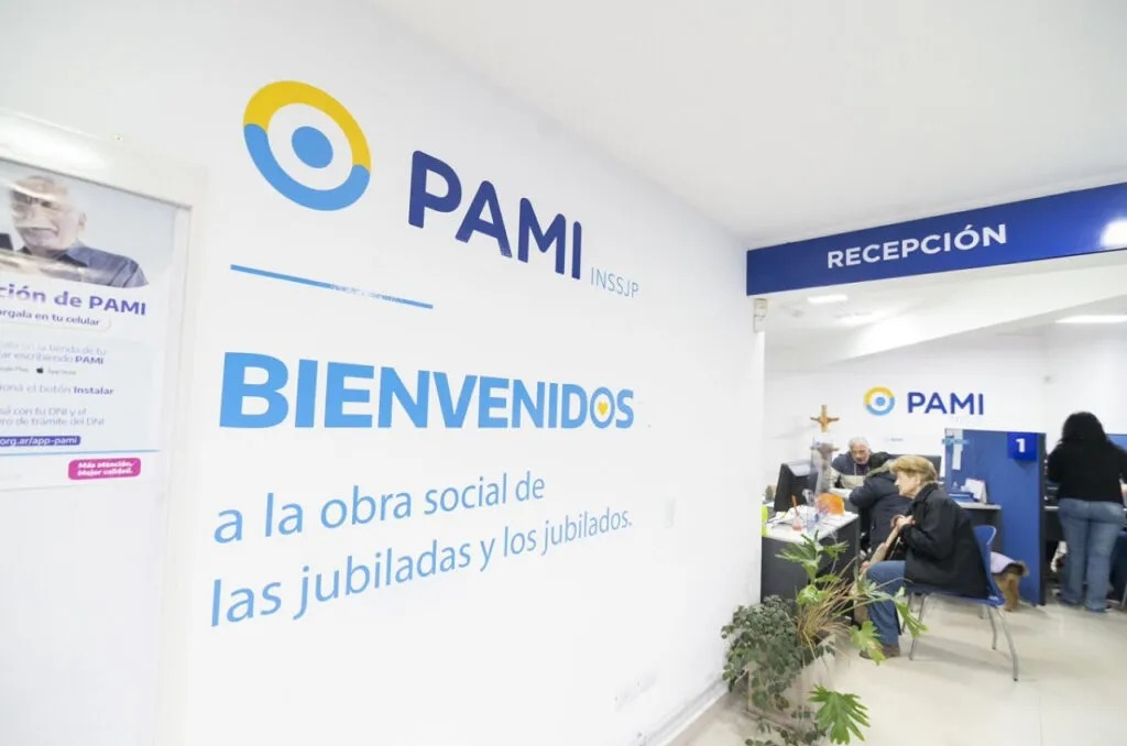 El Gobierno destina $580.000 millones al PAMI en medio de reclamos por falta de medicamentos y emite deuda para afrontar la asistencia