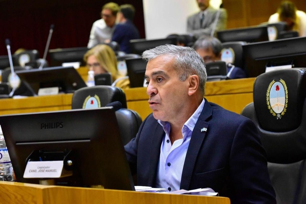 Jos&eacute; Cano critic&oacute; el desfinanciamiento de las fuerzas federales y pidi&oacute; una &aacute;rea de Asuntos Internos para la Polic&iacute;a de Tucum&aacute;n