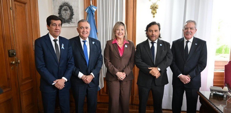 Cumbre de seguridad en Tucum&aacute;n: Jaldo, Monteoliva y tres gobernadores del NOA acordaron fortalecer los controles fronterizos