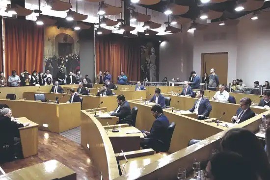 El oficialismo banc&oacute; a Rossana Chahla y cruz&oacute; al alfarismo por la denuncia penal contra cinco secretarios
