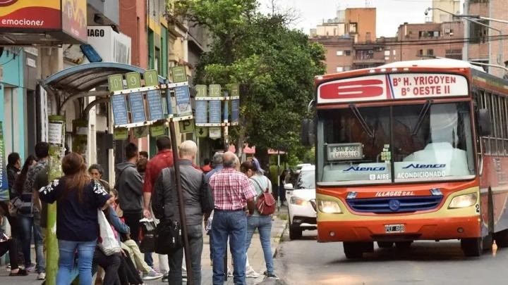 Faltan datos operativos de las empresas y hay posturas cruzadas: as&iacute; avanza en el Concejo el pedido para que el boleto suba a $2.400
