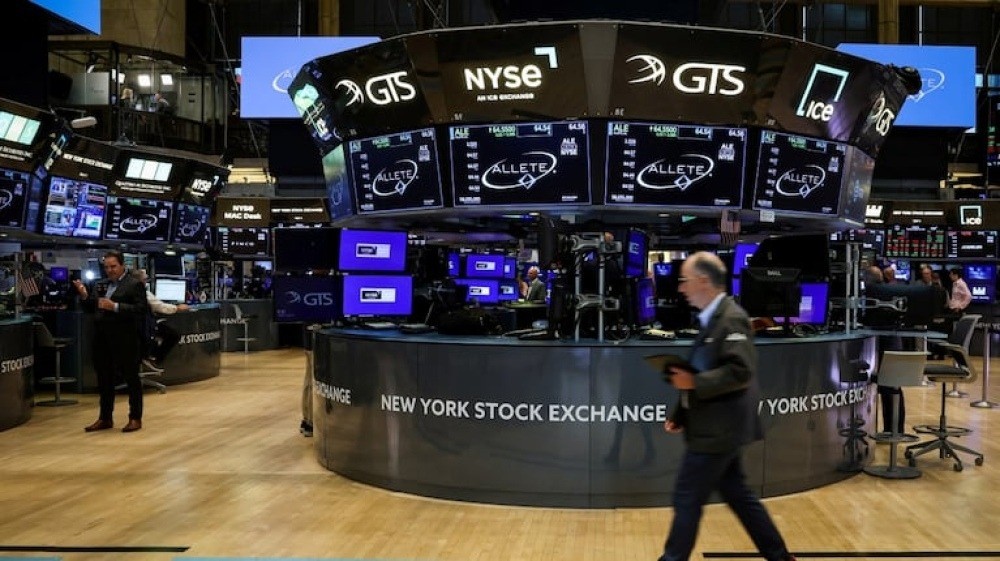 El riesgo pa&iacute;s baj&oacute; a 500 puntos este mi&eacute;rcoles y perfor&oacute; los 498 en el mejor nivel desde principios de mes