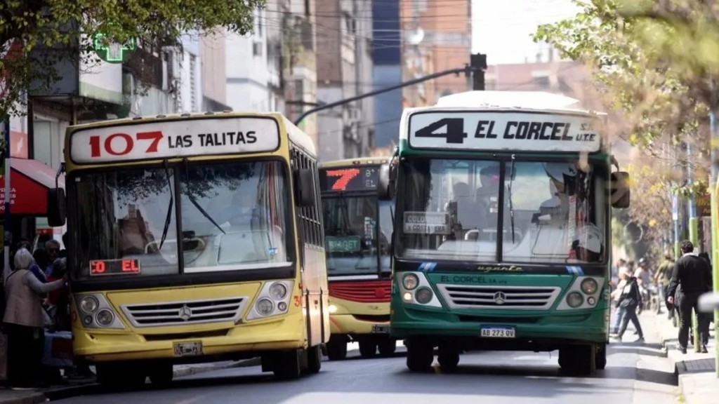 Cuarto intermedio hasta el martes: la UTA exige el pago &iacute;ntegro de los salarios y los empresarios del transporte piden m&aacute;s tiempo