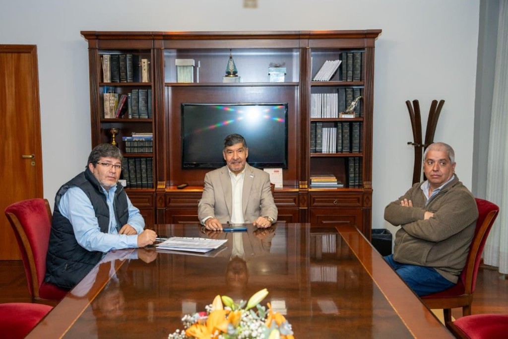 Taxistas de Tucum&aacute;n le pidieron al vicegobernador Acevedo una ley provincial que regule a las aplicaciones de transporte en igualdad de condiciones