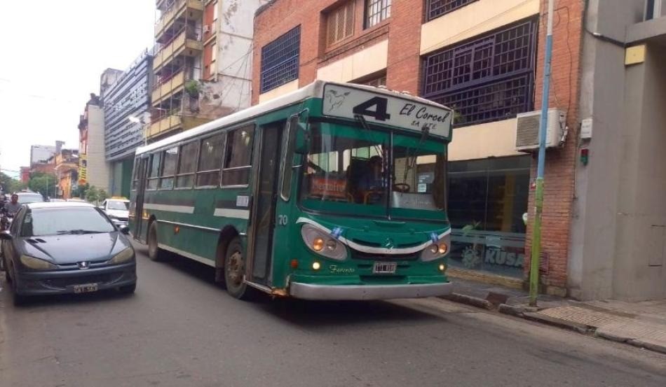 Empresarios y gremio retoman el martes las negociaciones por salarios y aguinaldo en el transporte tucumano