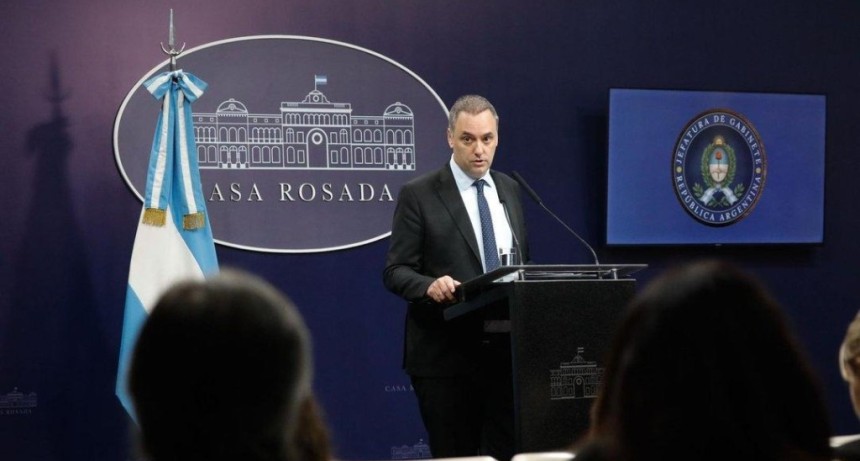 Manuel Adorni retom&oacute; las conferencias de prensa con un tono moderado y evit&oacute; la confrontaci&oacute;n con los periodistas