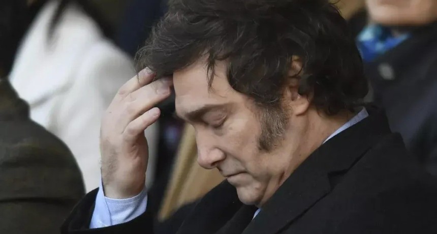 Financial Times advierte que Milei llega &ldquo;golpeado por esc&aacute;ndalos y desaceleraci&oacute;n econ&oacute;mica&rdquo;