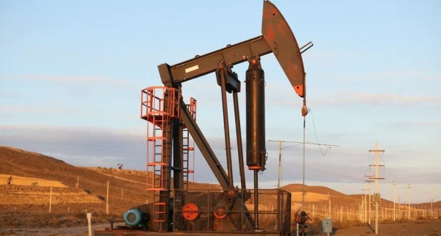 Chevron invertir&aacute; m&aacute;s de US$10.000 millones en Argentina bajo el RIGI, anunci&oacute; Caputo desde EE.UU.