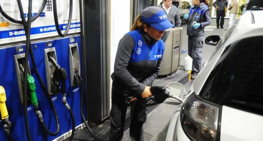 YPF congela los combustibles por 45 d&iacute;as m&aacute;s y aplica una suba simb&oacute;lica del 1% desde el jueves