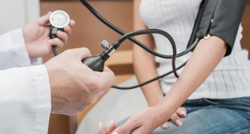 &ldquo;Asesino silencioso&rdquo;: 1 de cada 3 argentinos tiene hipertensi&oacute;n y la mitad no lo sabe, alertan m&eacute;dicos