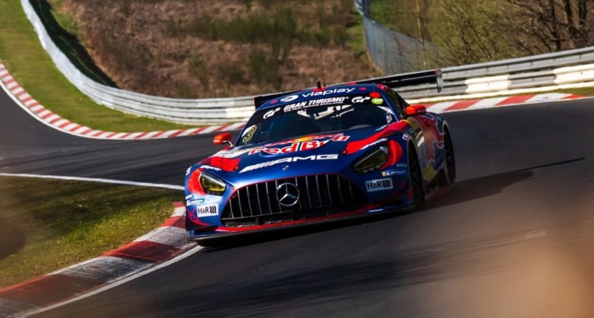 Max Verstappen estuvo a 3 horas y 23 minutos de ganar en su debut en las 24 Horas de N&uuml;rburgring, pero una falla mec&aacute;nica lo dej&oacute; afuera