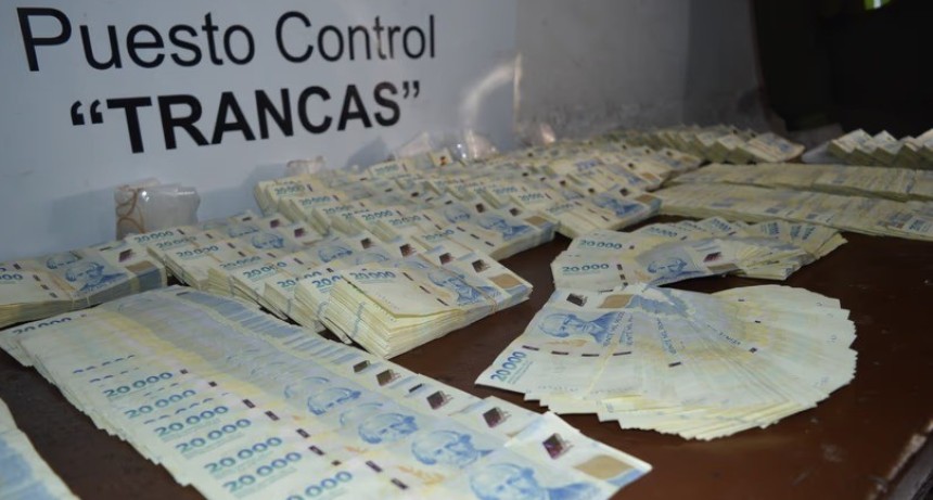 Casi 160 millones de pesos ocultos en una mochila: Gendarmer&iacute;a decomis&oacute; el dinero en un control de ruta en Trancas
