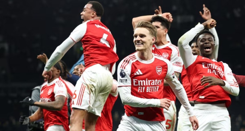 El Arsenal cort&oacute; una sequ&iacute;a de 22 a&ntilde;os y se consagr&oacute; campe&oacute;n de la Premier League tras el empate del Manchester City