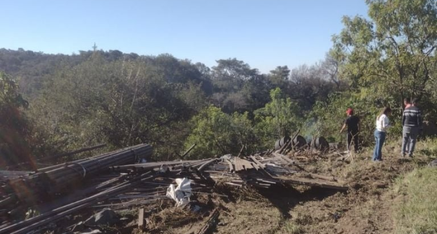 Catamarca: un camionero tucumano de 49 a&ntilde;os muri&oacute; al volcar con su veh&iacute;culo en un barranco de siete metros