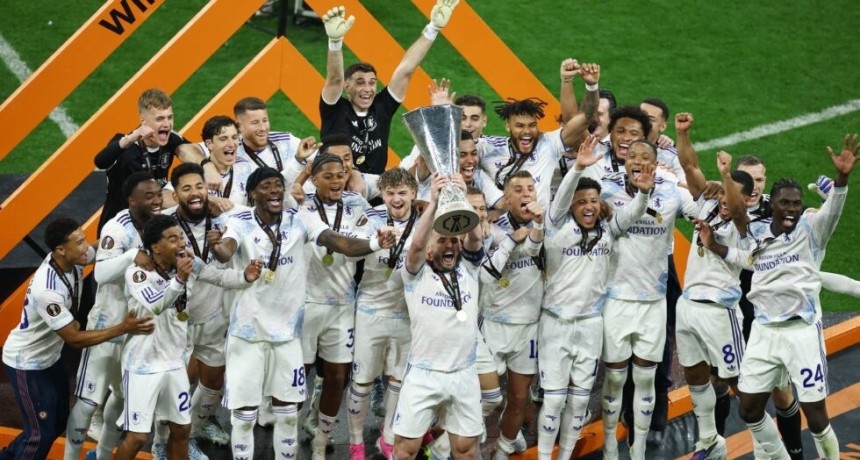 Aston Villa gole&oacute; 3-0 al Friburgo en Estambul y se consagr&oacute; campe&oacute;n de la Europa League por primera vez