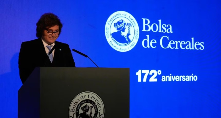 Javier Milei confirm&oacute; bajas de retenciones al trigo, la soja y la cebada hasta 2028 y elimin&oacute; el derecho de exportaci&oacute;n para autos y petroqu&iacute;mica por un a&ntilde;o