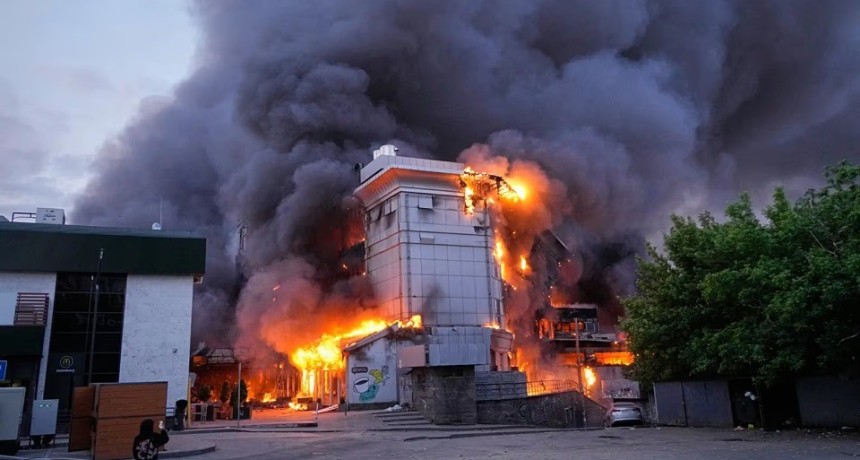 Kiev: bombardeo ruso deja cuatro muertos y decenas de heridos