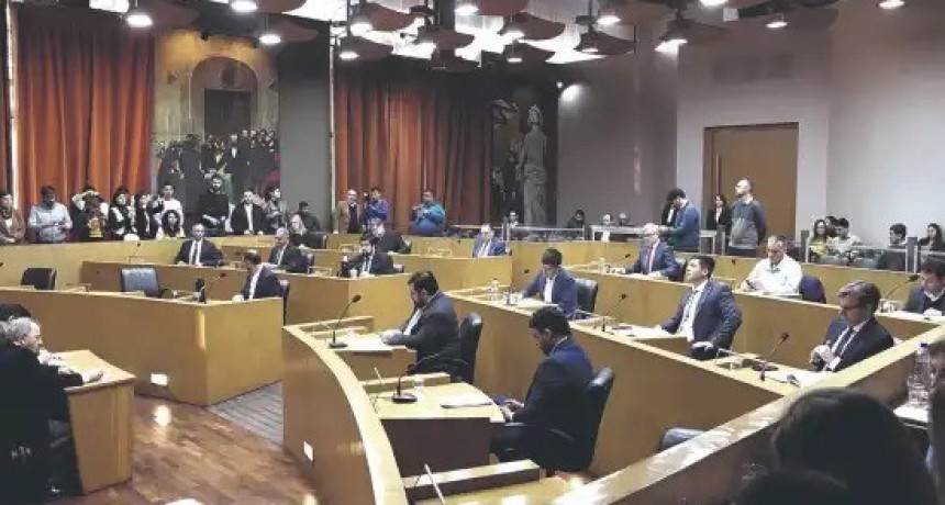 El oficialismo banc&oacute; a Rossana Chahla y cruz&oacute; al alfarismo por la denuncia penal contra cinco secretarios