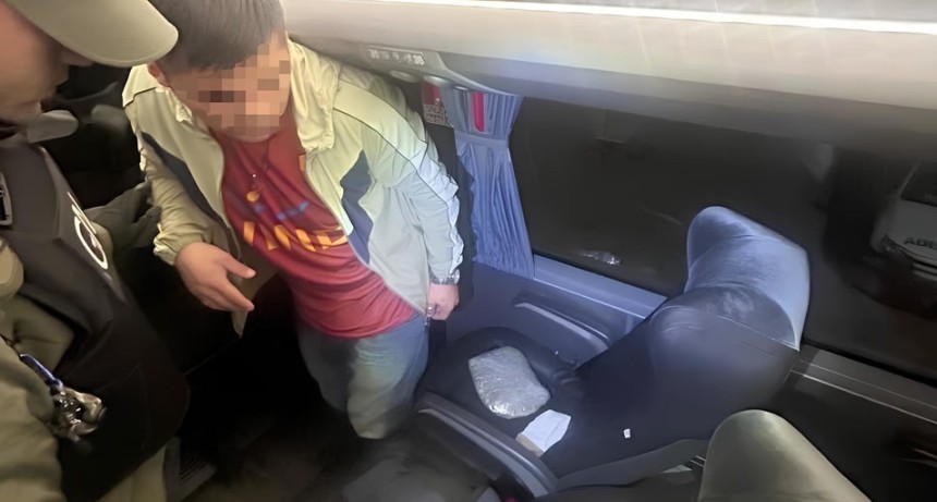 Un colectivo que iba de Jujuy a Buenos Aires fue interceptado en Tucum&aacute;n con m&aacute;s de medio kilo de marihuana y coca&iacute;na