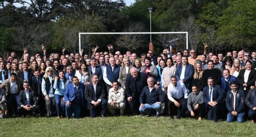 Osvaldo Jaldo encabez&oacute; una cumbre peronista en El Cadillal con intendentes y legisladores para reorganizar el partido de cara al 2027