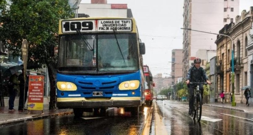 Transporte: las empresas le piden a UTA aceptar el aguinaldo en tres partes y el sueldo de marzo en cuotas semanales