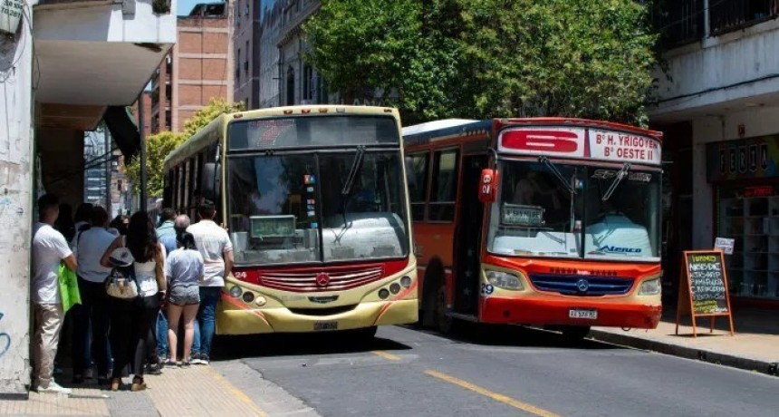 Choferes de Tucum&aacute;n se re&uacute;nen con empresarios para evitar un conflicto por el pago del aguinaldo y el sueldo de mayo