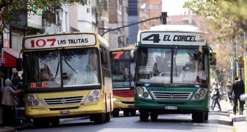 Cuarto intermedio hasta el martes: la UTA exige el pago &iacute;ntegro de los salarios y los empresarios del transporte piden m&aacute;s tiempo