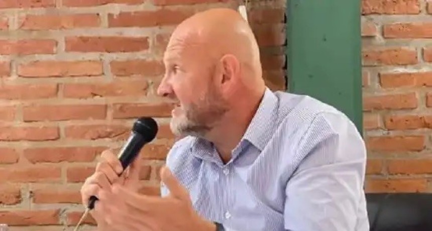 Apud respondi&oacute; a Macchiarola: 