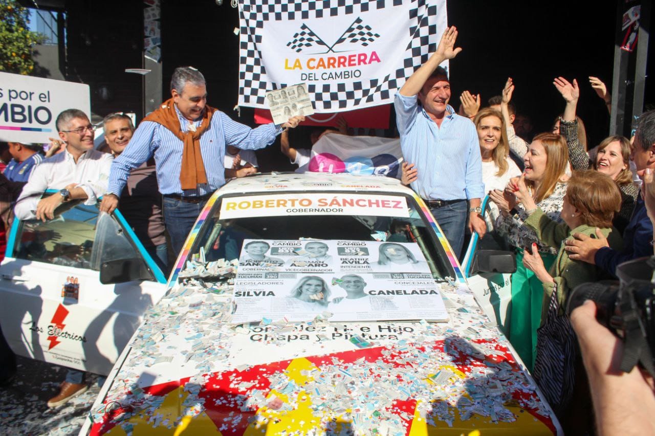 Con Sánchez en un auto de carreras, cerró la campaña de Elías de Pérez y Canelada