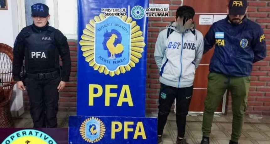 Atrapan a un vendedor de drogas en el momento que realizaba la "transacción"