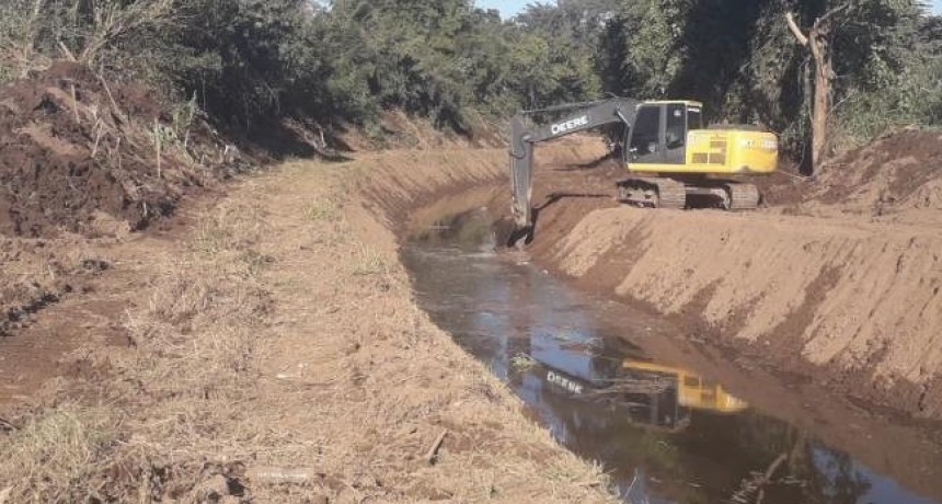 Trabajos de recuperación en el canal principal La Calera