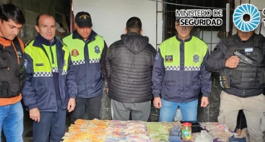 Investigaban un robo y se toparon con droga