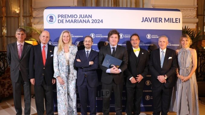 El Presidente Milei destacó la política económica al recibir el Premio del Instituto Juan de Mariana 2024