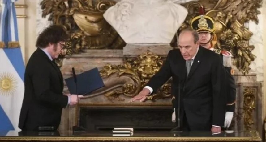 El Gobierno oficializó los cambios en la Jefatura de Gabinete