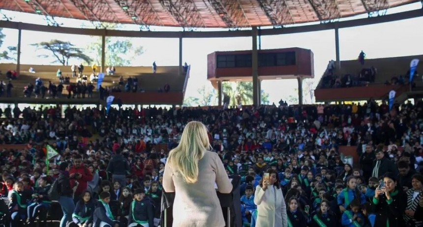 Alumnos primarios prometieron cuidar el medio ambiente en un acto organizado por la Municipalidad de San Miguel de Tucumán