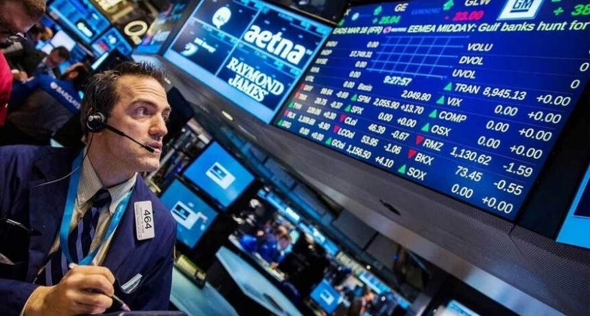 El riesgo pa&iacute;s subi&oacute; y se acerca a los 1.600 puntos en medio de la ca&iacute;da de bonos