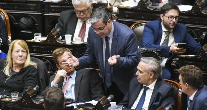 Con qué otras iniciativas la oposición puede complicar el déficit cero del Gobierno tras la fórmula jubilatoria
